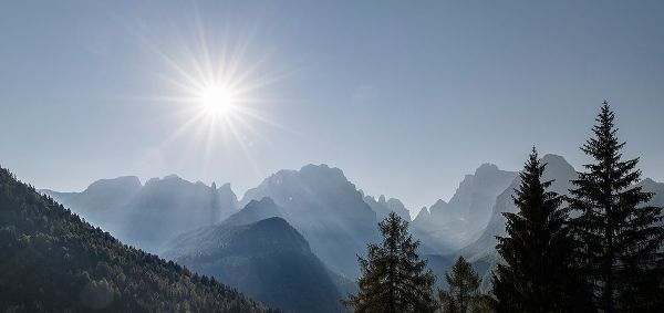 Zwick, Martin 아티스트의 View from Val Rendena towards the Brenta Dolomites-UNESCO World Heritage Site-Italy-Trentino-Val Re작품입니다.